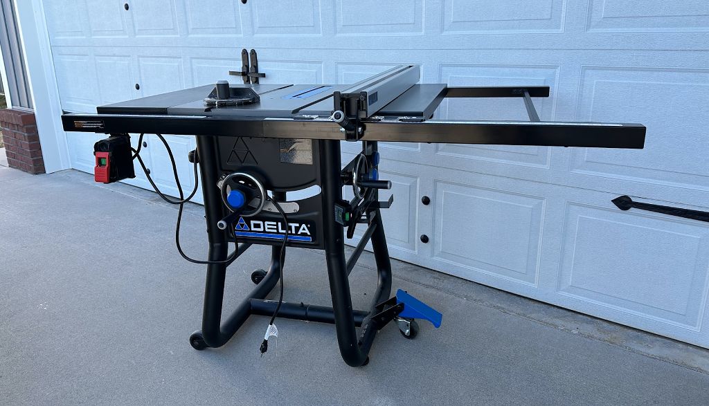 Delta table saw assembled in my shop